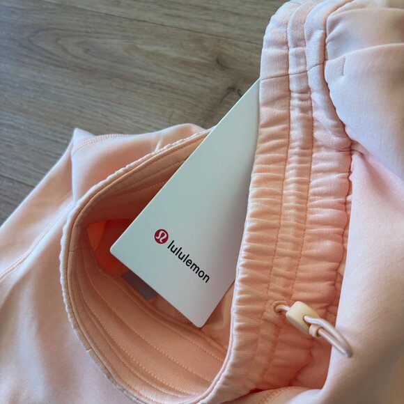 Lululemon Athletic Softstreme High Rise Shorts 4” Peach Bellini NWT Size 4 - Picture 7 of 7